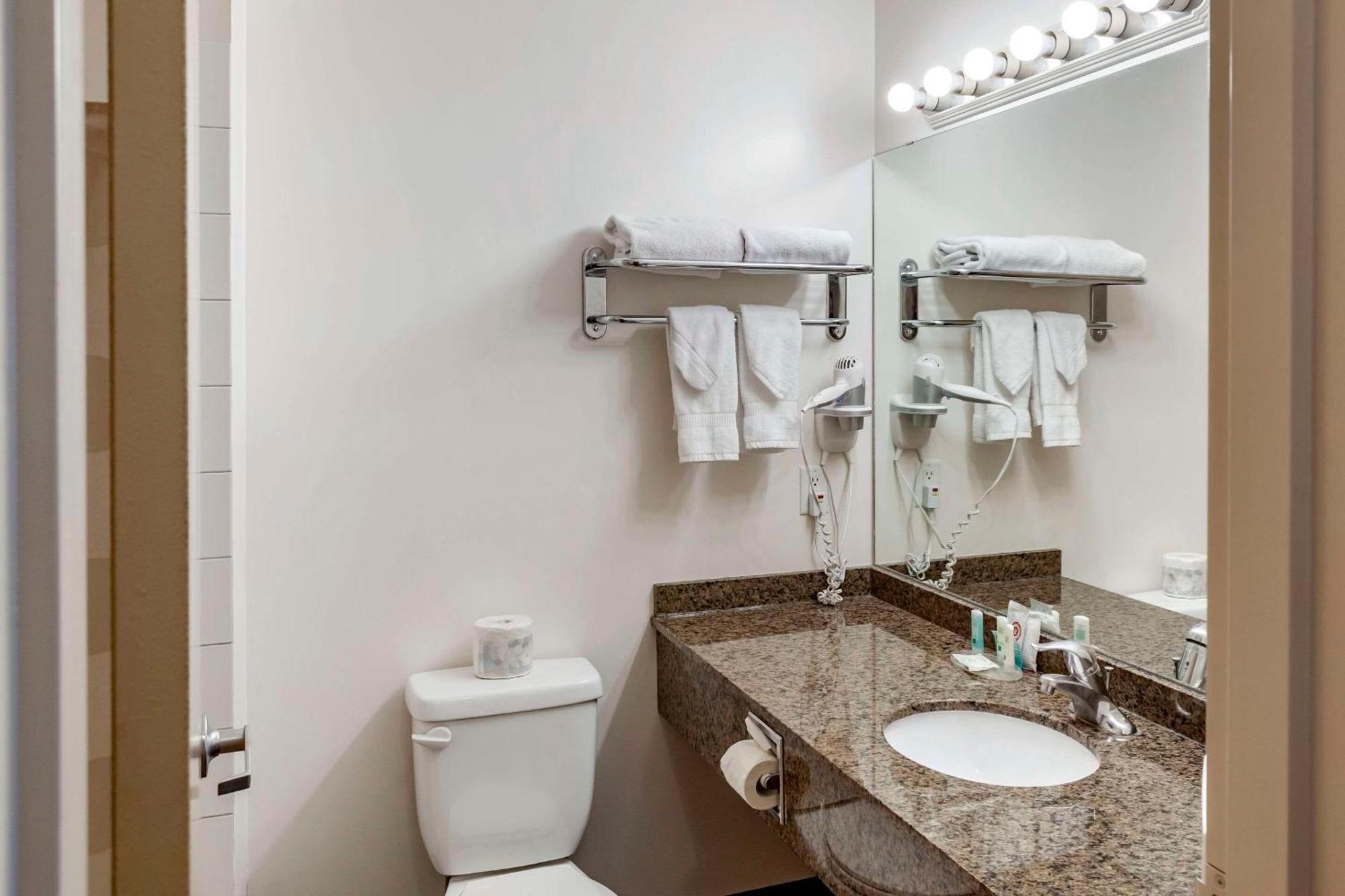 Quality Inn & Suites Edmonton International Airport Leduc Kültér fotó