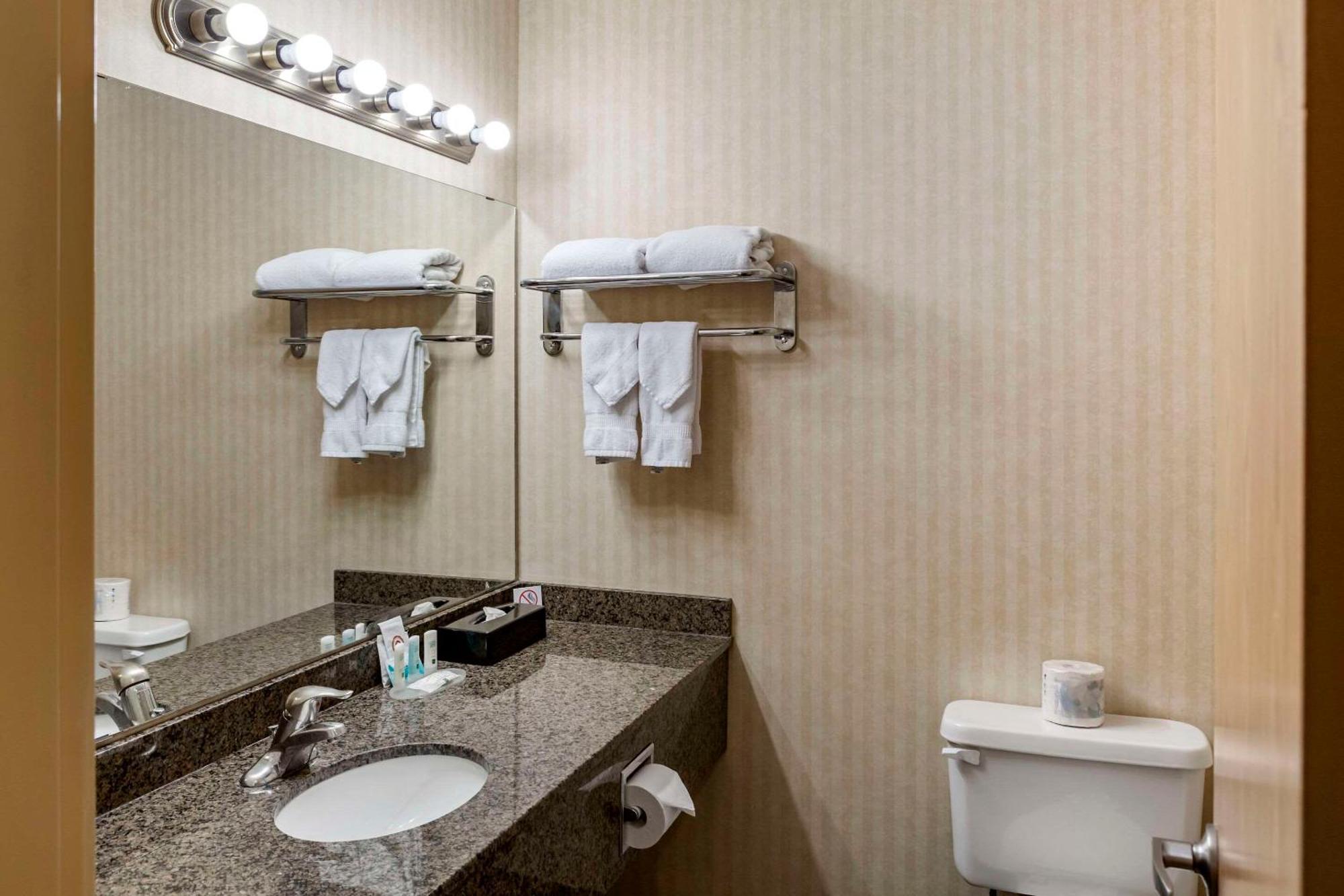 Quality Inn & Suites Edmonton International Airport Leduc Kültér fotó